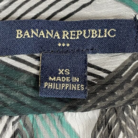 Banana Republic Semi Sheer Top Womens XS Grey Green Chevron Print Classic Office - Picture 6 of 12